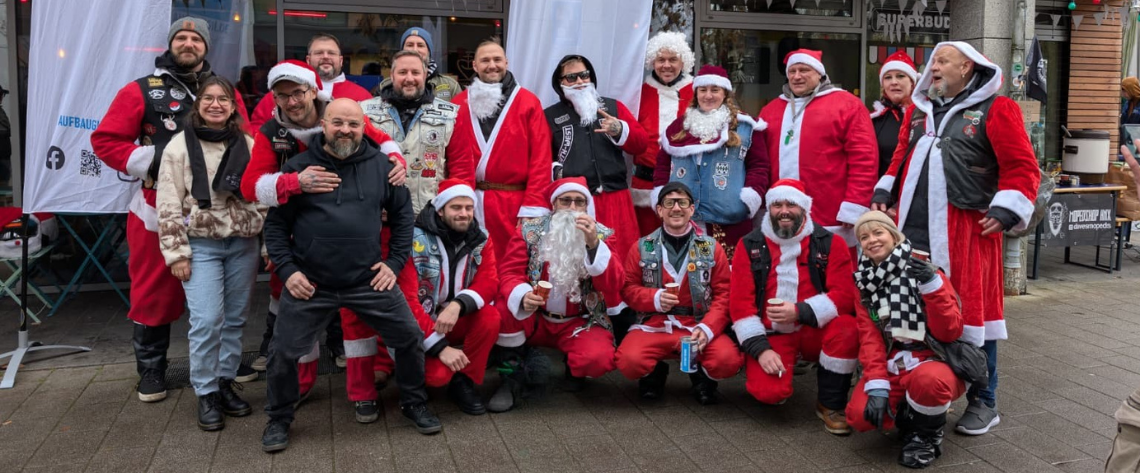 Mofa-Nikoläuse auf Spendentour